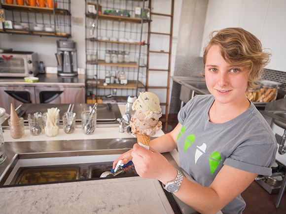 Rori’s employee Samantha Keyes-Levine prepares a double scoop ice cream cone at the creamery’s original Montecito location. (Nik Blaskovich / Business Times photo)